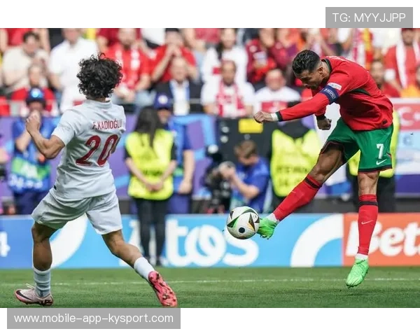 纽卡斯尔边路快马突破创造射门机会